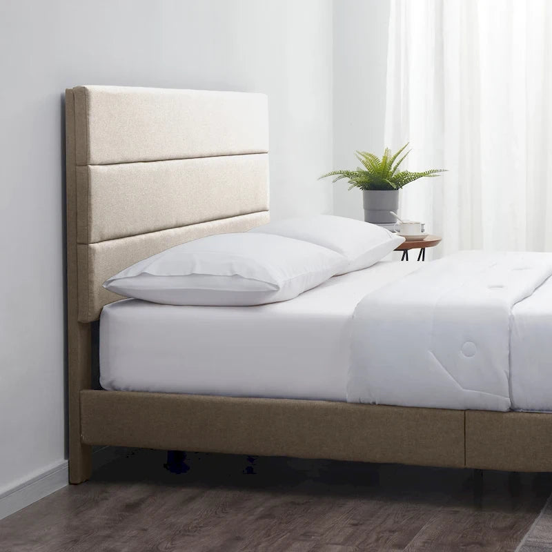 Cama de plataforma tapizada con canales horizontales