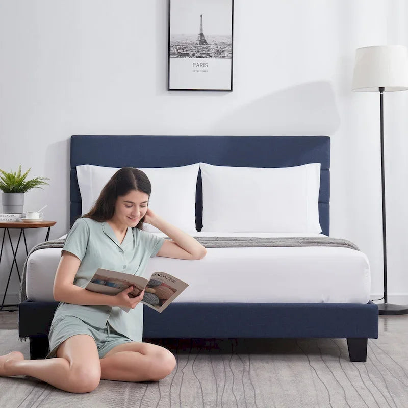 Cama de plataforma tapizada con canales horizontales