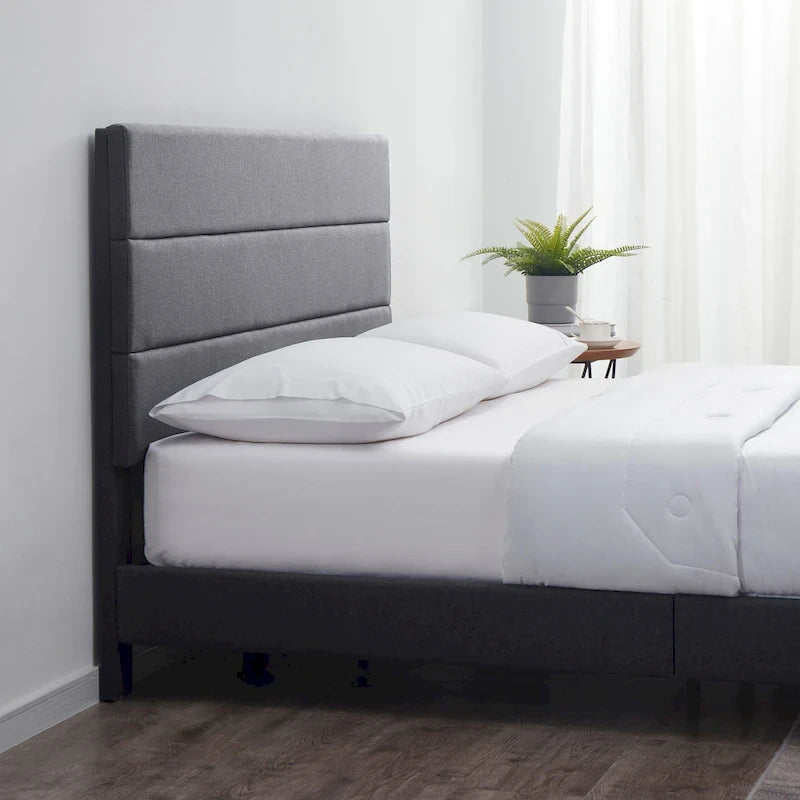Cama de plataforma tapizada con canales horizontales
