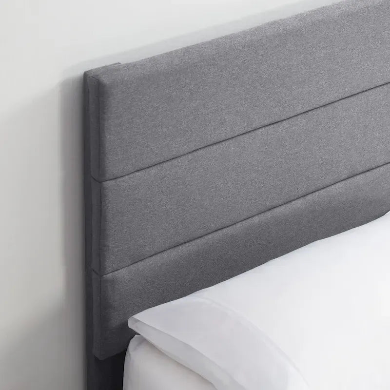 Gepolstertes Plattformbett mit horizontaler Steppung