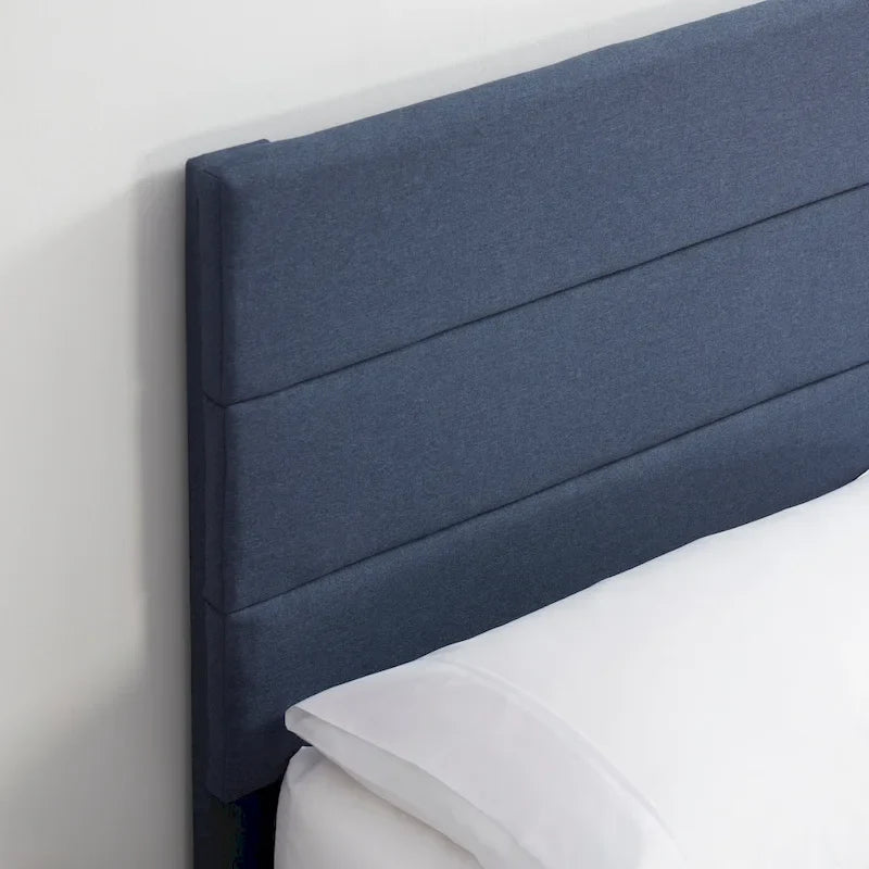 Gepolstertes Plattformbett mit horizontaler Steppung