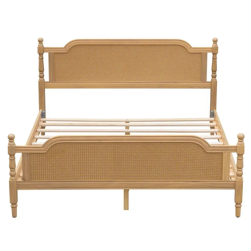 Bett im traditionellen Stil mit Rattan-Kopf- und Fußteil für das Schlafzimmer