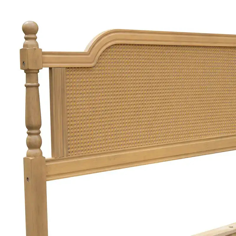Bett im traditionellen Stil mit Rattan-Kopf- und Fußteil für das Schlafzimmer