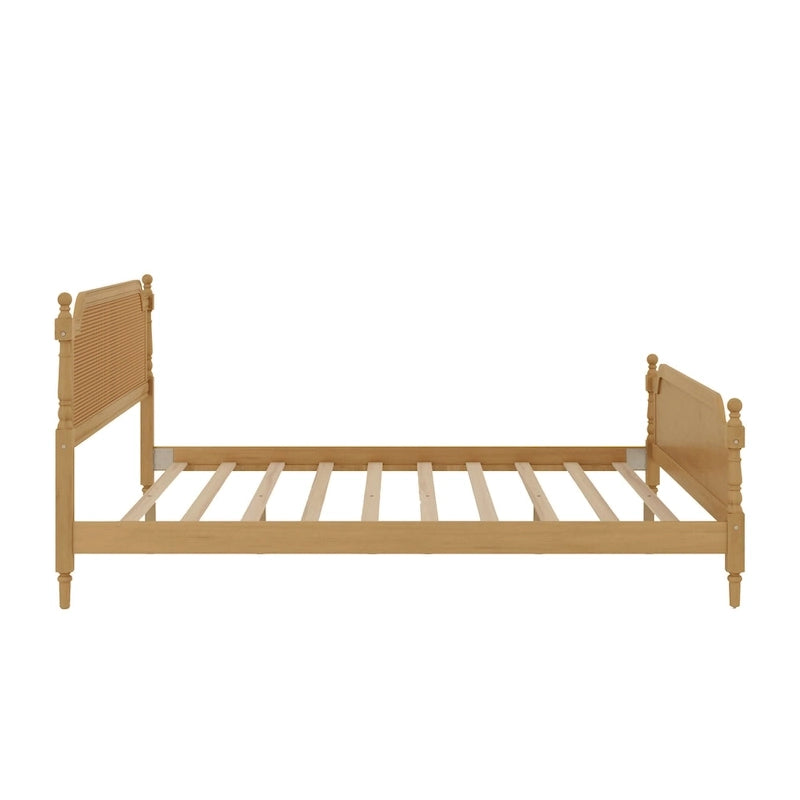 Bett im traditionellen Stil mit Rattan-Kopf- und Fußteil für das Schlafzimmer