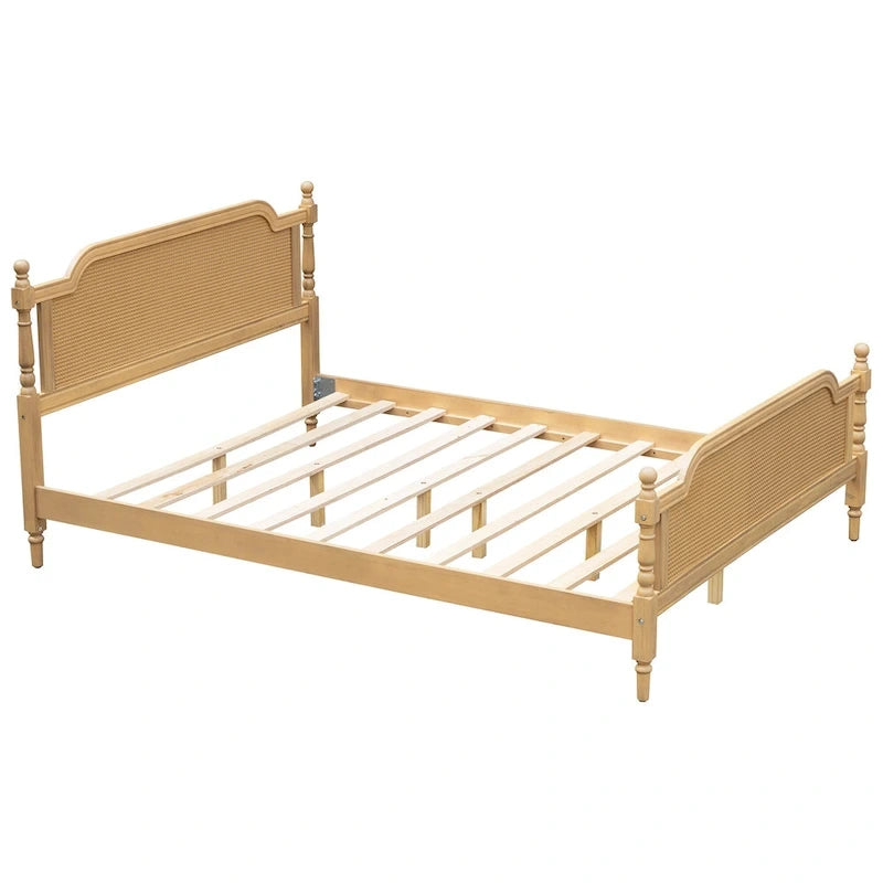 Bett im traditionellen Stil mit Rattan-Kopf- und Fußteil für das Schlafzimmer