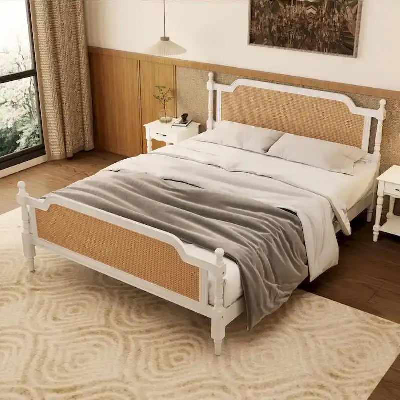 Bett im traditionellen Stil mit Rattan-Kopf- und Fußteil für das Schlafzimmer