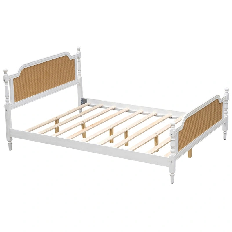 Bett im traditionellen Stil mit Rattan-Kopf- und Fußteil für das Schlafzimmer