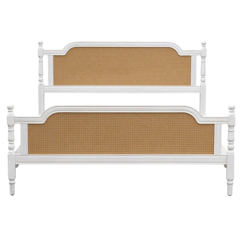 Bett im traditionellen Stil mit Rattan-Kopf- und Fußteil für das Schlafzimmer