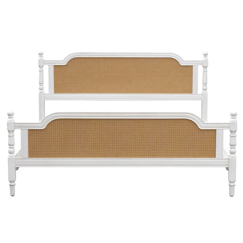 Bett im traditionellen Stil mit Rattan-Kopf- und Fußteil für das Schlafzimmer