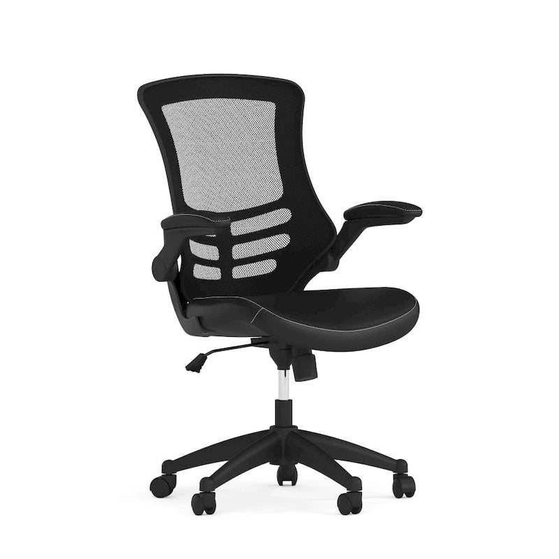 Ergonomischer Bürodrehstuhl mit mittelhoher Netzrückenlehne und hochklappbaren Armlehnen