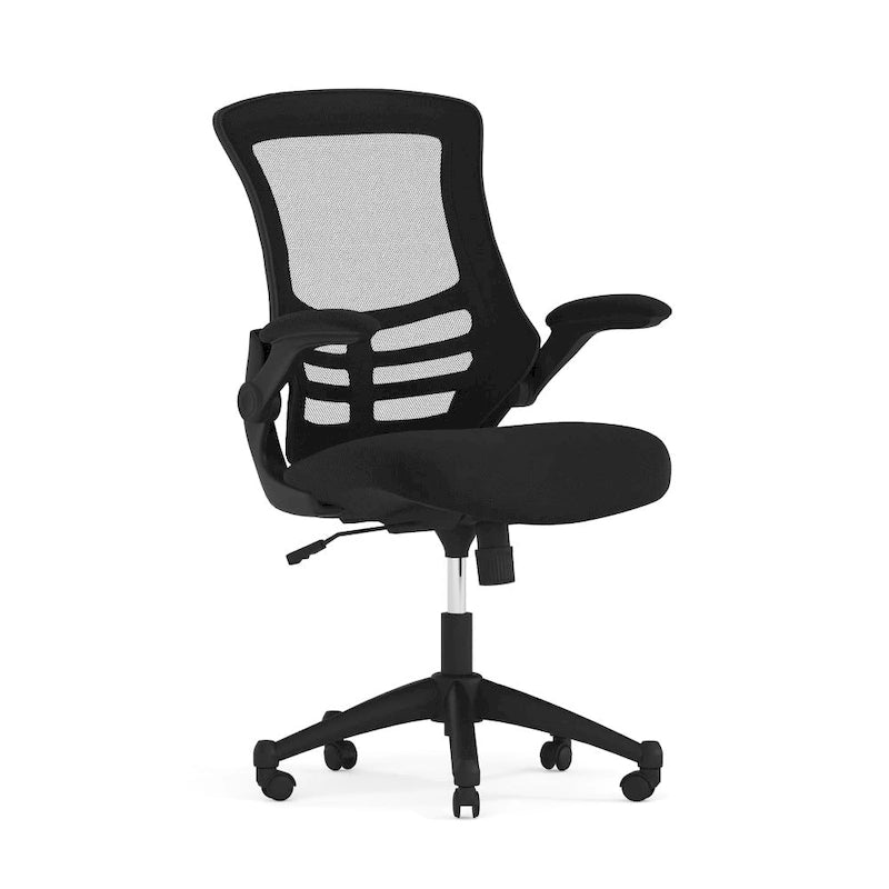 Ergonomischer Bürodrehstuhl mit mittelhoher Netzrückenlehne und hochklappbaren Armlehnen