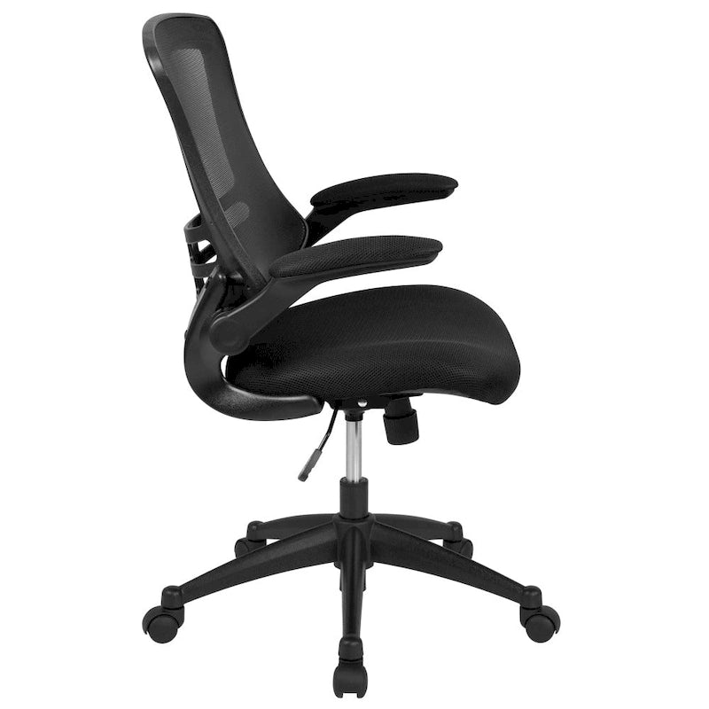 Ergonomischer Bürodrehstuhl mit mittelhoher Netzrückenlehne und hochklappbaren Armlehnen