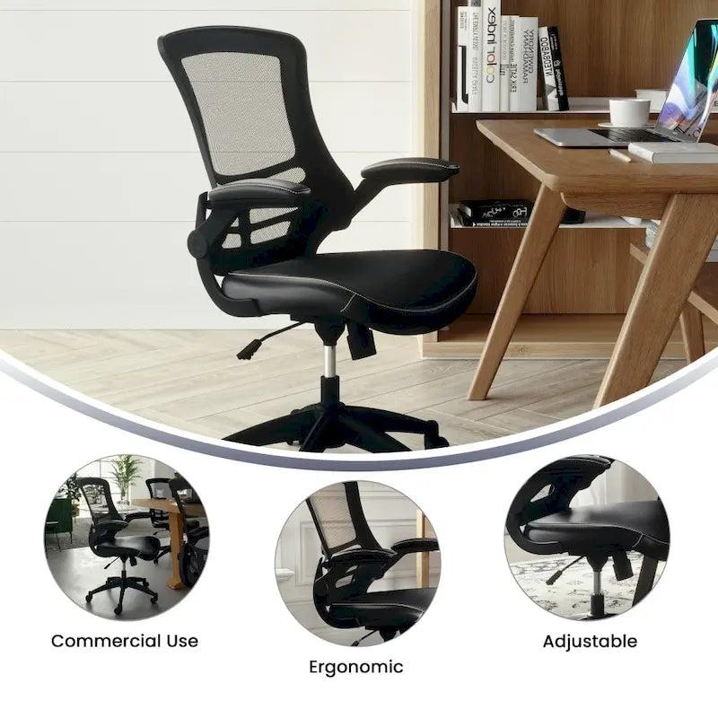 Ergonomischer Bürodrehstuhl mit mittelhoher Netzrückenlehne und hochklappbaren Armlehnen