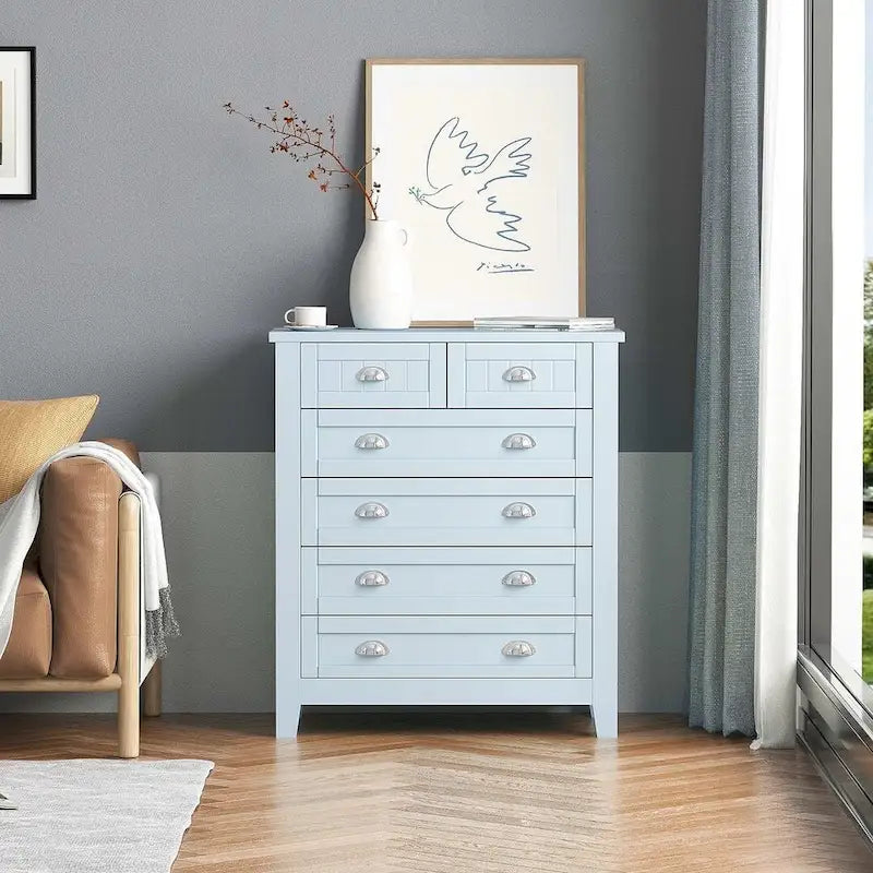 Moderne Kommode mit Massivholzrahmen und Retro-Muschelgriffen