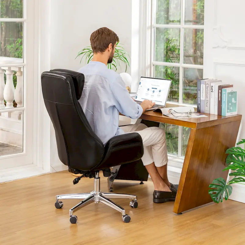 Moderner ergonomischer Chefsessel aus Kunstleder mit hoher Rückenlehne, verstellbar und drehbar