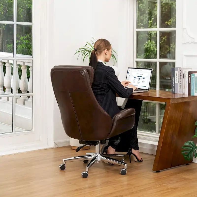 Moderner ergonomischer Chefsessel aus Kunstleder mit hoher Rückenlehne, verstellbar und drehbar